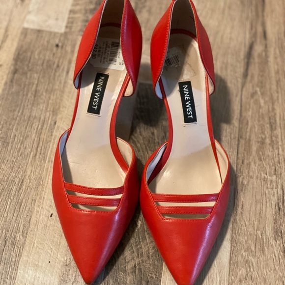 Women’s size 7 Nine West kitten heel pumps - Picture 2 of 3